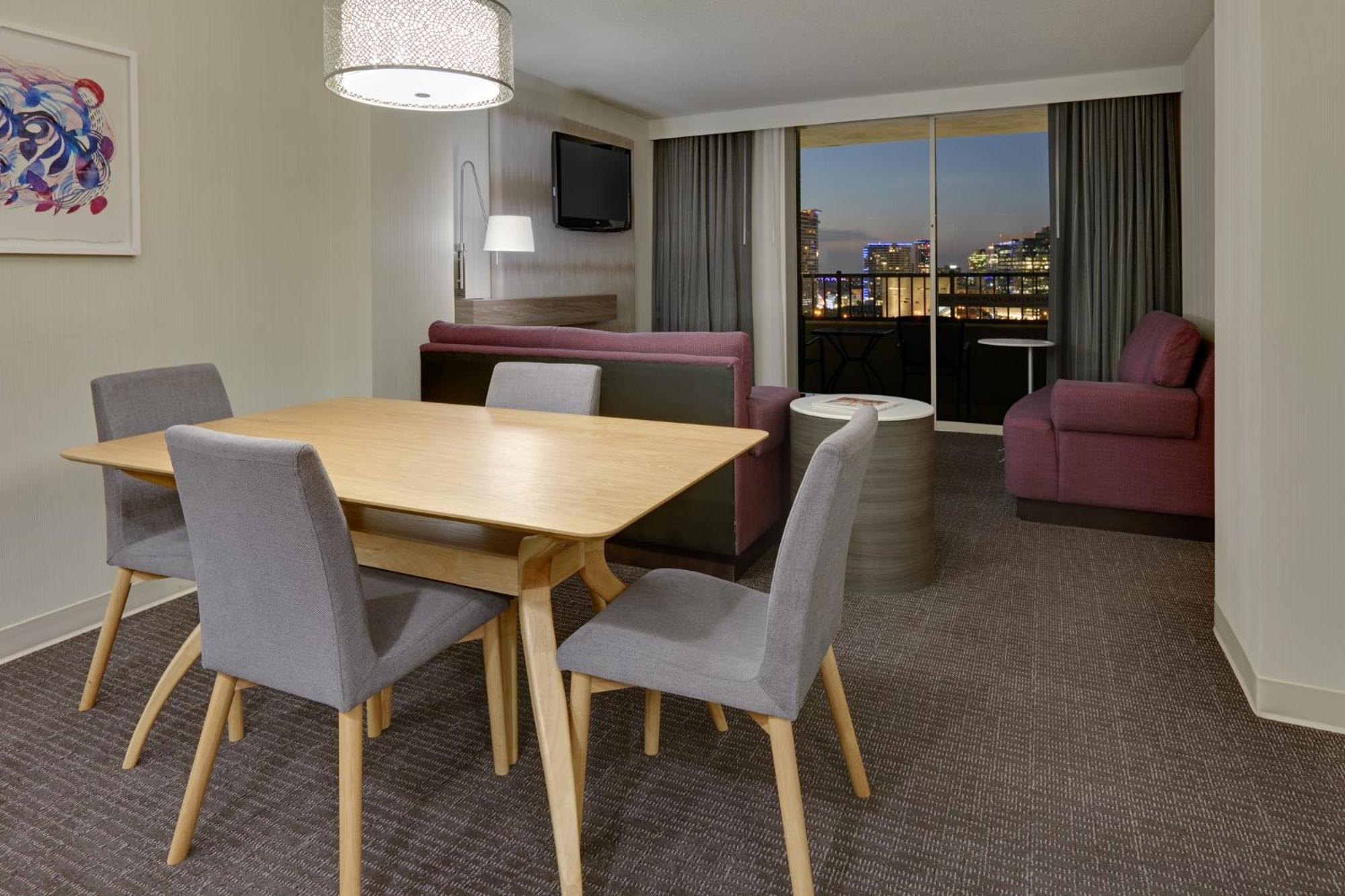 Crowne Plaza Downtown By Ihg 4*
